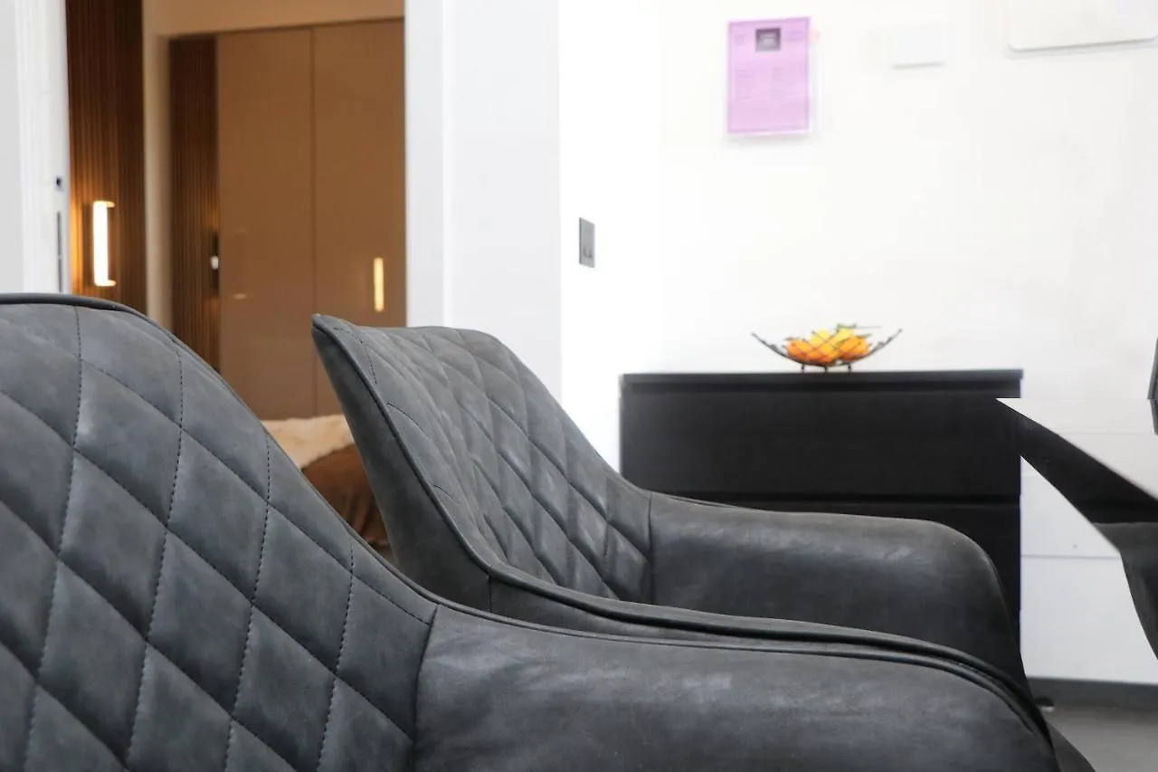 Διαμέρισμα Luxury Pure! Bazzoni 2-Room Suite, Fully Equipped Όλμπια